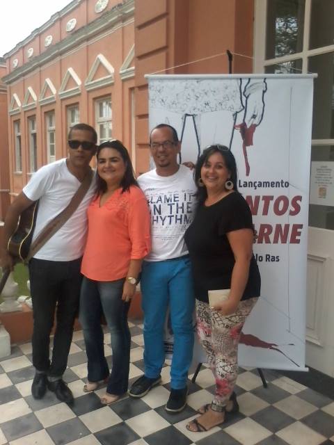 na foto com o músico e compositor Paranaense Leo Damião,  a profª Clauba Machado mendonça e a técnica de cultura Adriana Silva